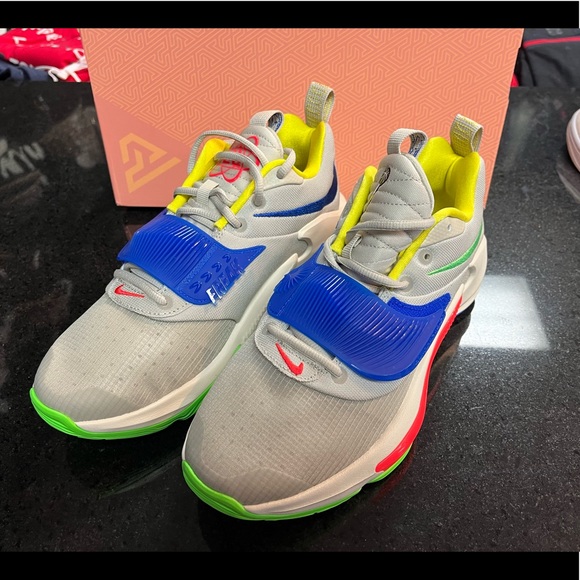 Zoom Freak 3 muti colors Sz 9 - Picture 2 of 8